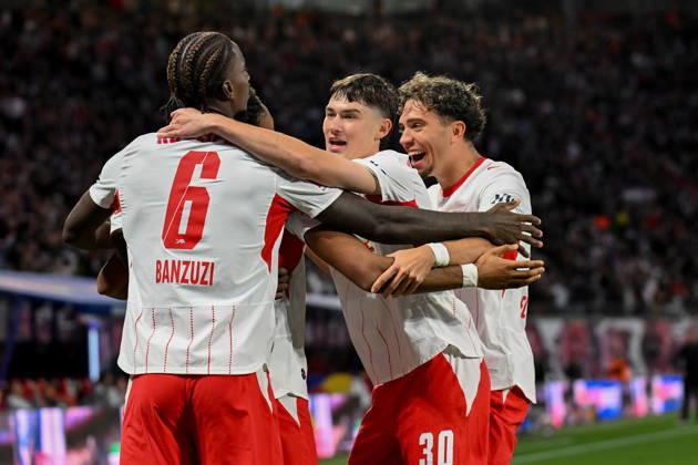 Fußball I Herren I Saison 2026-2027 I Bundesliga I 5. Spieltag I RB Leipzig - Eintracht Frankfurt I 10.10.2026 Torjubel Ezechiel Banzuzi (6, RB Leipzig), Andrija Maksimovic (30, RB Leipzig), Neil El Aynaoui (21, RB Leipzig) Leipzig Red Bull Arena Sachsen Deutschland Copyright: xLobeca InesxHähnelx