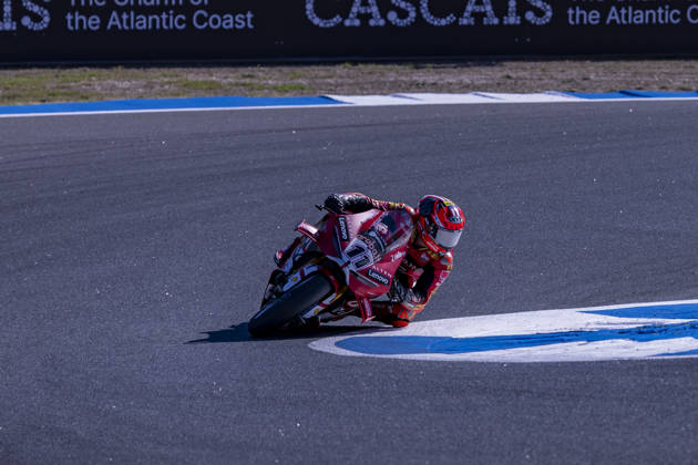 October 10, 2026, Cascais, Lisboa, Portugal: ESTORIL, PORTUGAL - OCTOBER 10: Nicolo Bulega of Italy and Aruba.it Racing - Ducati competes during Race 1 during day two of the World Superbikes Estoril Round at Circuito Estoril on October 10, 2026 in Estoril, Portugal. Cascais Portugal - ZUMAl192 20261010_zsp_l192_104 Copyright: xMiguelxLemosx