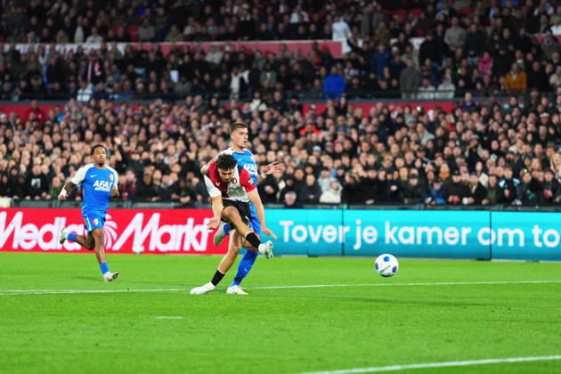 Eredivisie: Feyenoord Rotterdam v AZ Alkmaar Rotterdam - Elijah Dijkstra of AZ Alkmaar, Ignacio Ferri JuliÃ , Wouter Goes of AZ Alkmaar during the eight competition round of the 2026 2027 Eredivisie season. The match is set between Feyenoord Rotterdam and AZ Alkmaar at Stadion Feijenoord on 10 October 2026 in Rotterdam, Netherlands. Copyright: xYannickxVerhoevenx
