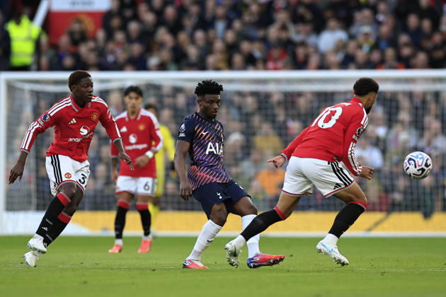 Manchester United, ManU v Tottenham Hotspur, Premier League Mohammed Kudus (20) of Tottenham Hotspur passes the ball during the Premier League match between Manchester United and Tottenham Hotspur at Old Trafford, Manchester, UK on 10 October 2026. Manchester Old Trafford Greater Manchester UK Editorial use only DataCo restrictions apply See www.football-dataco.com , Copyright: xConorxMolloyx PSI-24986-0038