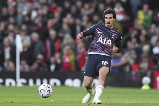 Manchester United, ManU v Tottenham Hotspur, Premier League Sandro Tonali of Tottenham Hotspur passes the ball during the Manchester United v Tottenham Hotspur Premier League match at Old Trafford, Manchester, England on 10 October 2026 Credit: Steve Flynn Every Second Media Editorial use only. All images are copyright Every Second Media Limited. No images may be reproduced without prior permission. All rights reserved. Premier League and Football League images are subject to licensing agreements with Football DataCo Limited. see https: www.football-dataco.com Copyright: xIMAGO EveryxSecondxMediax ESM-2210-0047 StevexFlynnx xEveryxSecondxMediax