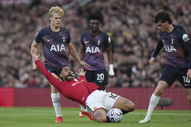 Manchester United, ManU v Tottenham Hotspur, Premier League Lucas Bergvall of Tottenham Hotspur fouls Matheus Cunha of Manchester United during the Manchester United v Tottenham Hotspur Premier League match at Old Trafford, Manchester, England on 10 October 2026 Credit: Steve Flynn Every Second Media Editorial use only. All images are copyright Every Second Media Limited. No images may be reproduced without prior permission. All rights reserved. Premier League and Football League images are subject to licensing agreements with Football DataCo Limited. see https: www.football-dataco.com Copyright: xIMAGO EveryxSecondxMediax ESM-2210-0054 StevexFlynnx xEveryxSecondxMediax