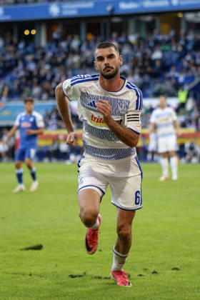 10.10.2026, GER, Fussball, Herren, 3. Liga, Saison 2026 2027, MSV Duisburg - TSG Hoffenheim II Rasim Bulic (Duisburg) schaut Duisburg schauinsland-reisen-Arena Nordrhein-Westfalen Deutschland Copyright: xAdrianxSchlüterx