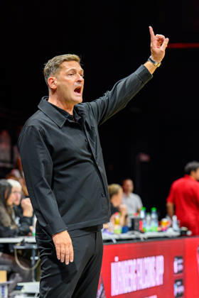 10.10.2026 - Basketball - Saison 2026 2027 - 2. Bundesliga Pro-A - 4. Spieltag: Nürnberg Falcons Basketball Club NBC - Kreisbau Kirchheim Knights - AlSch - xalxscx - Igor Perovic (Trainer Headcoach Kirchheim Knights ) zeigt an gestikuliert dirigiert gibt anweisungen