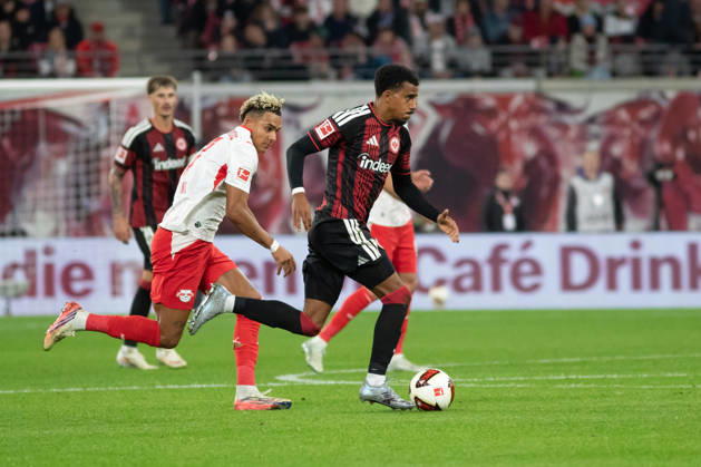 1. Fußball Bundesliga: RB Leipzig - Eintracht Frankfurt; 10.10.2026 Ansgar Knauff (7, Eintracht Frankfurt) verfolgt von Antonio Nusa (7, RB Leipzig). LEIPZIG, DEUTSCHLAND - OCTOBER 10: Bundesliga-Spiel RB Leipzig - Eintracht Frankfurt in der Red Bull Arena am 5. Spieltag der 1. Bundesliga am October 10, 2026 in Leipzig, Deutschland. DFL REGULATIONS PROHIBIT ANY USE OF PHOTOGRAPHS AS IMAGE SEQUENCES AND OR QUASI-VIDEO. Copyright: xBEAUTIFULxSPORTS JanxKaeferx