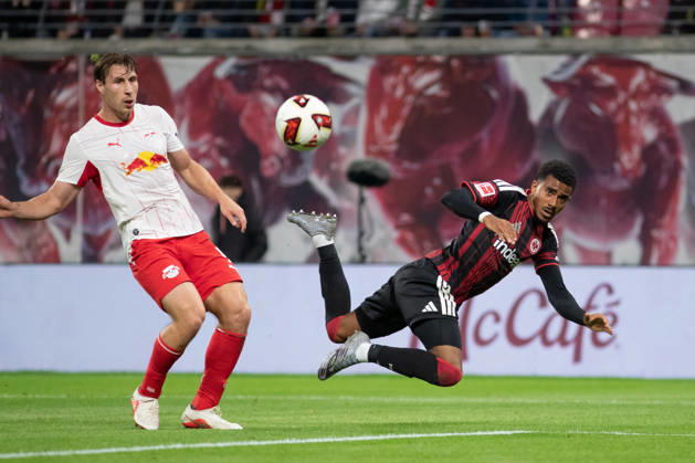 1. Fußball Bundesliga: RB Leipzig - Eintracht Frankfurt; 10.10.2026 Willi Orban (4, RB Leipzig) und Ansgar Knauff (7, Eintracht Frankfurt). LEIPZIG, DEUTSCHLAND - OCTOBER 10: Bundesliga-Spiel RB Leipzig - Eintracht Frankfurt in der Red Bull Arena am 5. Spieltag der 1. Bundesliga am October 10, 2026 in Leipzig, Deutschland. DFL REGULATIONS PROHIBIT ANY USE OF PHOTOGRAPHS AS IMAGE SEQUENCES AND OR QUASI-VIDEO. Copyright: xBEAUTIFULxSPORTS JanxKaeferx