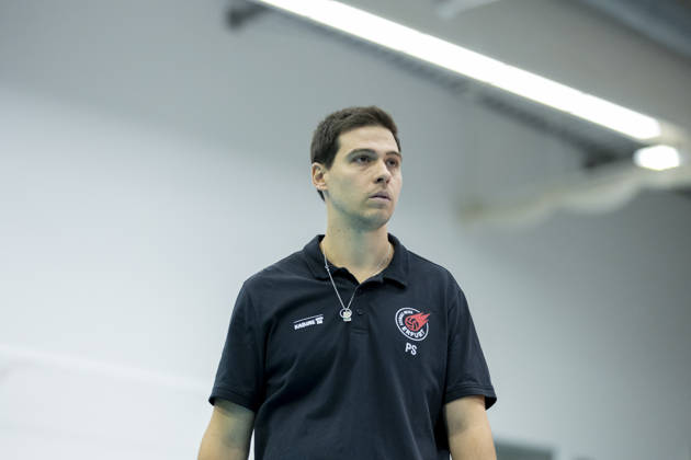 DEKRA 1. Bundesliga Frauen: Schwarz-Weiss Erfurt vs. Rote Raben Vilsbiburg; Erfurt; 10.10.2026 Pablo Sanchez (Trainer; Schwarz-Weiss Erfurt) DEKRA 1. Bundesliga Frauen: Schwarz-Weiss Erfurt vs. Rote Raben Vilsbiburg; Riethsporthalle Erfurt; 10.10.2026 Copyright: xBEAUTIFULxSPORTS Duehringx
