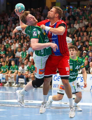10.10.2026, Deutschland, Göppingen, Handball Opel HBL Bundesliga, FRISCH AUF! Göppingen vs. SG BBM Bietigheim, v.l. Erik Persson (FAG), Fabian Wiederstein (BBM)
