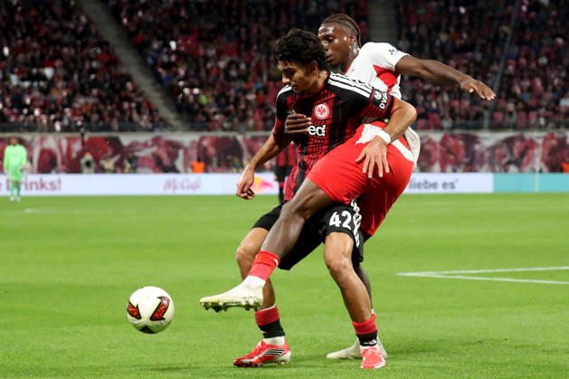 10.10.2026, xgox, Fussball 1.Bundesliga, RB Leipzig - Eintracht Frankfurt v.l. Can Uzun (Eintracht Frankfurt) Ezechiel Banzuzi (RB Leipzig) Zweikampf, Aktion, action, battle for the ball (DFL DFB REGULATIONS PROHIBIT ANY USE OF PHOTOGRAPHS as IMAGE SEQUENCES and or QUASI-VIDEO) Leipzig