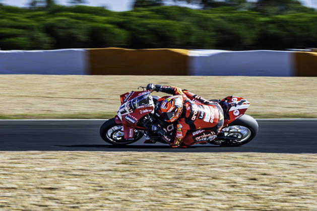 October 10, 2026, Cascais, Lisbon, Portugal: Nicolo Bulega of Aruba.It Racing - Ducati in action during the Race 1 of the FIM Superbike World Championship, WM, Weltmeisterschaft at Circuito Estoril on October 10, 2026 in Cascais, Portugal. Cascais Portugal - ZUMAr200 20261010_zsp_r200_057 Copyright: xNunoxReisinhox
