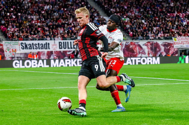 Jonathan Burkardt (Eintracht Frankfurt, 09) und Castello Lukeba (RB Leipzig, 23) Zweikampf, Duell, Kampf, GER, RB Leipzig vs. Eintracht Frankfurt, Fussball, 1. Bundesliga Herren, 5. Spieltag, Spielzeit 2026 2027, 10.10.2026 DFL regulations prohibit any use of photographs as image sequences and or quasi-video. GER, RB Leipzig vs. Eintracht Frankfurt, Fussball, 1. Bundesliga Herren, 5. Spieltag, Spielzeit 2026 2027, 10.10.2026 Leipzig Copyright: xEibner-Pressefoto LauraxRoemerx EP_LRR