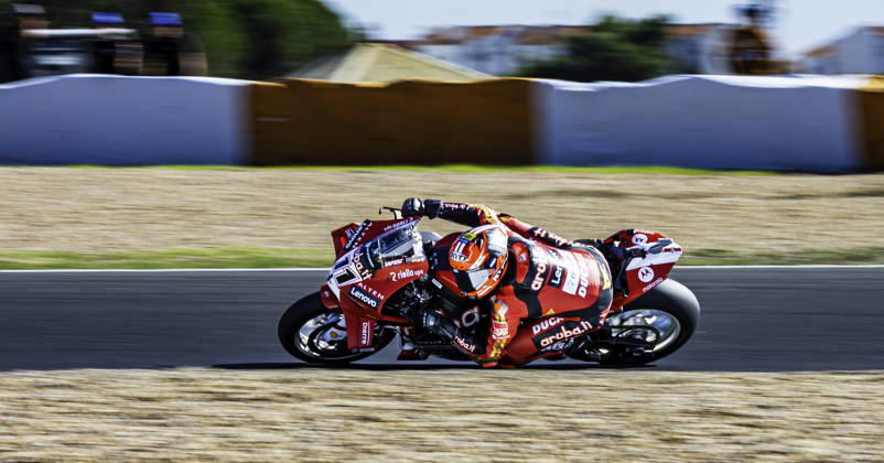 October 10, 2026, Cascais, Lisbon, Portugal: Nicolo Bulega of Aruba.It Racing - Ducati in action during the Race 1 of the FIM Superbike World Championship, WM, Weltmeisterschaft at Circuito Estoril on October 10, 2026 in Cascais, Portugal. Cascais Portugal - ZUMAr200 20261010_zsp_r200_056 Copyright: xNunoxReisinhox