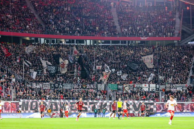 Gaesteblock, Fans Frankfurt, Fahnen, GER, RB Leipzig vs. Eintracht Frankfurt, Fussball, 1. Bundesliga Herren, 5. Spieltag, Spielzeit 2026 2027, 10.10.2026 DFL regulations prohibit any use of photographs as image sequences and or quasi-video. GER, RB Leipzig vs. Eintracht Frankfurt, Fussball, 1. Bundesliga Herren, 5. Spieltag, Spielzeit 2026 2027, 10.10.2026 Leipzig Copyright: xEibner-Pressefoto LauraxRoemerx EP_LRR