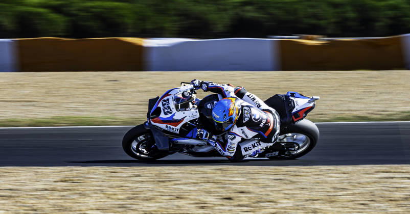 October 10, 2026, Cascais, Lisbon, Portugal: Miguel Oliveira of Rokit BMW Motorrad WorldSBK Team in action during the Race 1 of the FIM Superbike World Championship, WM, Weltmeisterschaft at Circuito Estoril on October 10, 2026 in Cascais, Portugal. Cascais Portugal - ZUMAr200 20261010_zsp_r200_060 Copyright: xNunoxReisinhox