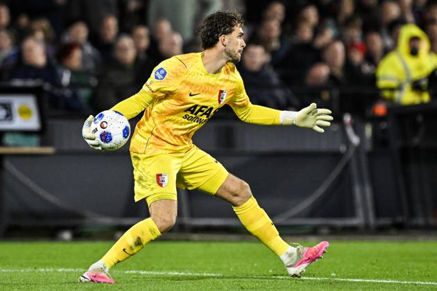 ROTTERDAM - AZ Alkmaar goalkeeper Jari de Busser during the Dutch Eredivisie match between Feyenoord and AZ Alkmaar at Feyenoord Stadium De Kuip on October 10, 2026 in Rotterdam, the Netherlands. OLAF KRAAK ANP Eredivisie 2026 27 xVIxANPxSportx xxANPxIVx 572045385 originalFilename: 572045385.jpg