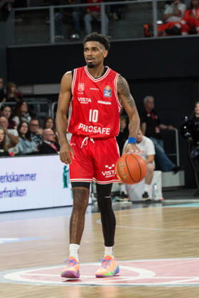 Bamberg, Deutschland 10. Oktober 2026: easyCredit BBL - 2026 2027 - 5. Spieltag - BMA365 Bamberg Baskets gegen Syntainics MBC Im Bild: Mylik Wilson (Bamberg) im Spielaufbau Brose Arena Bayern Copyright: xFotostandx xSchmittx