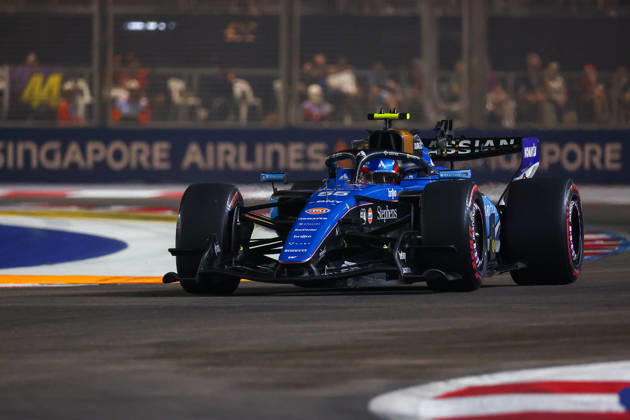 Formula 1 Singapore Grand Prix SINGAPORE - OCTOBER 10: Williams s driver Carlos Sainz during the Qualifying Session at the Formula One Grand Prix of Singapore, at the Marina Bay Street Circuit in Singapore, on October 10, 2026. Daniel Ceng Anadolu Singapore Singapore. Editorial use only. Please get in touch for any other usage.  Copyright: x2026xAnadoluxDanielxCengx