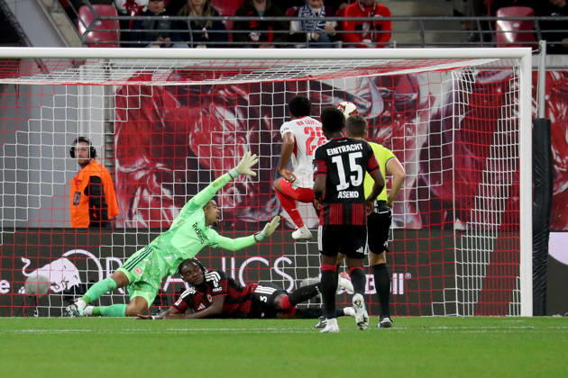 10.10.2026, xgox, Fussball 1.Bundesliga, RB Leipzig - Eintracht Frankfurt v.l. Christopher Nkunku (RB Leipzig) Torschuetze, erzielt das Tor, Treffer, scores the goal 4:0 Noah Atubolu (Eintracht Frankfurt) (DFL DFB REGULATIONS PROHIBIT ANY USE OF PHOTOGRAPHS as IMAGE SEQUENCES and or QUASI-VIDEO) Leipzig