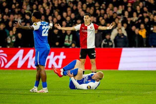 ROTTERDAM , 10-10-2026 , Stadion Feijenoord (De Kuip) , season 2026 2027 , Dutch Eredivisie football , match between Feyenoord and AZ , Picture shows AZ player Mexx Meerdink Feyenoord - AZ  x208119330x Copyright: