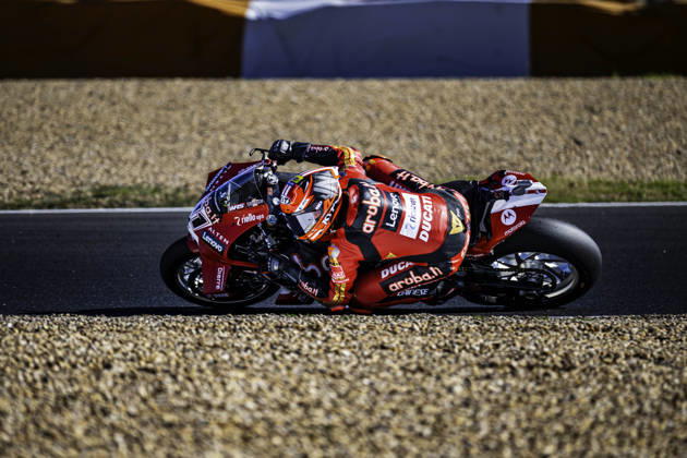 October 10, 2026, Cascais, Lisbon, Portugal: Nicolo Bulega of Aruba.It Racing - Ducati in action during the Race 1 of the FIM Superbike World Championship, WM, Weltmeisterschaft at Circuito Estoril on October 10, 2026 in Cascais, Portugal. Cascais Portugal - ZUMAr200 20261010_zsp_r200_087 Copyright: xNunoxReisinhox