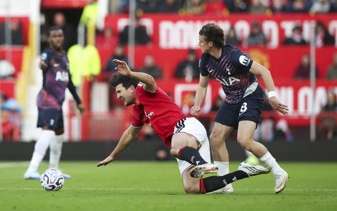 Liverpool v Manchester City, FA Premier League 10.10.26 Liverpool v Manchester City, FA Premier League Bradley Ormesher The Times Harry Maguire of Manchester United, ManU and Conor Gallagher of Tottenham  Copyright: xBradleyxOrmesherx NINTCHDBPICT001114747106