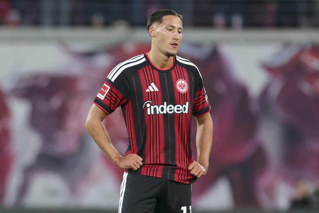 Younes Ebnoutalib (Eintracht Frankfurt) schaut enttaeuscht waehrend des spiels der 1. Bundesliga zwischen RB Leipzig und Eintracht Frankfurt, Red Bull Arena am 10. October 2026 in Leipzig, Deutschland. (Foto von Marco Steinbrenner DeFodi Images) +++ Younes Ebnoutalib (Eintracht Frankfurt) looks dejected during the Bundesliga match between RB Leipzig and Eintracht Frankfurt at Red Bull Arena on October 10, 2026 in Leipzig, Germany. (Photo by Marco Steinbrenner DeFodi Images) DFB DFL REGULATIONS PROHIBIT ANY USE OF PHOTOGRAPHS AS IMAGE SEQUENCES AND OR QUASI-VIDEO. (Photo by Marco Steinbrenner DeFodi Images) -