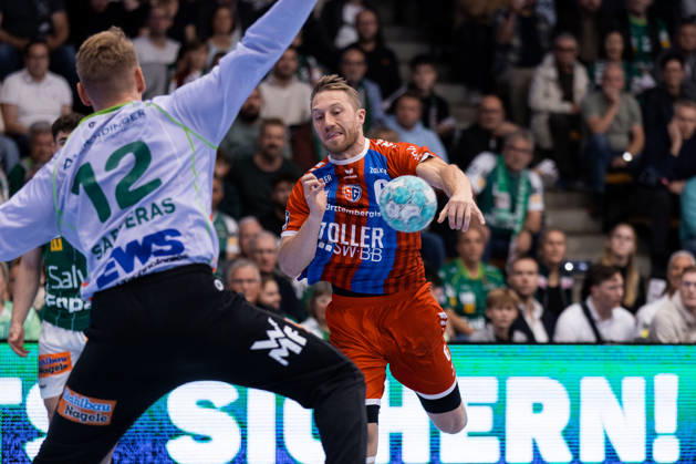 Lukas WUCHERPFENNIG (SG BBM Bietigheim, 06) scheitert an Kristian SAEVERAS (FRISCH AUF! Goeppingen, 12) GER, FRISCH AUF! Goeppingen vs. SG BBM Bietigheim, Handball, Bundesliga, OPEL HBL, 8. Spieltag, Spielzeit 2026 2027, 10.10.2026, GER, FRISCH AUF! Goeppingen vs. SG BBM Bietigheim, Handball, Bundesliga, OPEL HBL, 8. Spieltag, Spielzeit 2026 2027, 10.10.2026, Goeppingen Copyright: xEibnerxPressefoto OliverxSchmidtx EP_OST