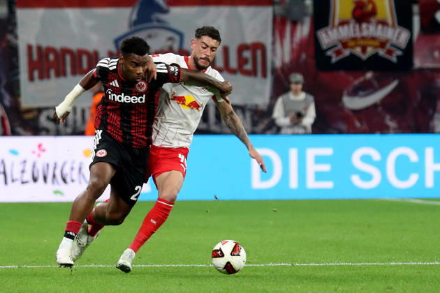 10.10.2026, xgox, Fussball 1.Bundesliga, RB Leipzig - Eintracht Frankfurt v.l. Raphael Onyedika (Eintracht Frankfurt) Romulo (RB Leipzig) Zweikampf, Aktion, action, battle for the ball (DFL DFB REGULATIONS PROHIBIT ANY USE OF PHOTOGRAPHS as IMAGE SEQUENCES and or QUASI-VIDEO) Leipzig