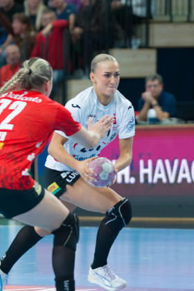 Ilona Kieffer (Halle, 72), Julia Niewiadomska (Zwickau, 44), SV Union Halle-Neustadt vs. BSV Sachsen Zwickau, Handball Bundesliga Frauen, 1. Bundesliga 5. Spieltag Saison 2026 27, 10.10.2026 Halle SWH Arena Sachsen-Anhalt Deutschland