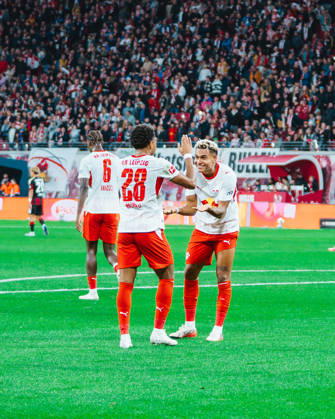 Christopher Nkunku (RB Leipzig, 28) celebrates with Antonio Nusa (RB Leipzig, 7) RB Leipzig vs Eintracht Frankfurt, Bundesliga, Germany, Football, 26 27, GER, Leipzig, Red Bull Arena Stadium DFL regulations prohibit any use of photographs as image sequences and or quasi-video.DFL regulations prohibit any use of photographs as image sequences and or quasi-video. Leipzig Red Bull Arena, Leipzig Sachsen GER Copyright: xBillmanxDubex