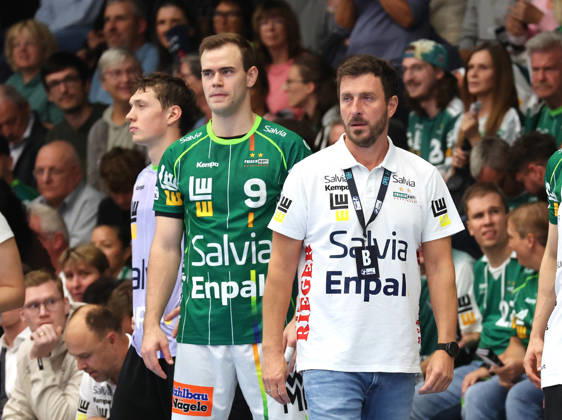 10.10.2026, Deutschland, Göppingen, Handball Opel HBL Bundesliga, FRISCH AUF! Göppingen vs. SG BBM Bietigheim, v.l. Max Beneke (FAG), FAG Trainer Ben Matschke