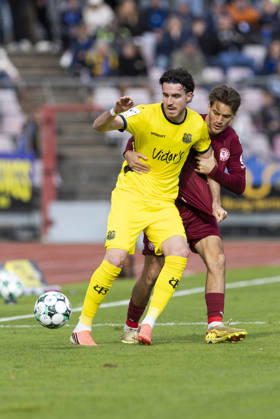 3. Liga, Fortuna Köln - 1. FC Saarbrücken; 10.10.2026 Kaan Caliskaner (1. FC Saarbrücken, 22), David Savic (Fortuna Köln, 23). 3. Liga, Fortuna Köln - 1. FC Saarbrücken, 8. Spieltag, am 10.10.2026, Südstadion, Köln. DFB regulations prohibit any use of photographs as image sequences and or quasi-video Copyright: xBEAUTIFULxSPORTS Meuselx