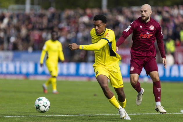 3. Liga, Fortuna Köln - 1. FC Saarbrücken; 10.10.2026 Zac Shuaib (1. FC Saarbrücken, 14), Adrian Stanilewicz (Fortuna Köln, 20). 3. Liga, Fortuna Köln - 1. FC Saarbrücken, 8. Spieltag, am 10.10.2026, Südstadion, Köln. DFB regulations prohibit any use of photographs as image sequences and or quasi-video Copyright: xBEAUTIFULxSPORTS Meuselx