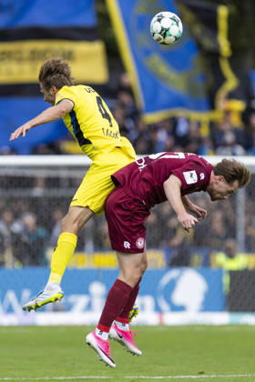 3. Liga, Fortuna Köln - 1. FC Saarbrücken; 10.10.2026 Siemen Voet (1. FC Saarbrücken, 4), Jannik Mause (Fortuna Köln, 37). 3. Liga, Fortuna Köln - 1. FC Saarbrücken, 8. Spieltag, am 10.10.2026, Südstadion, Köln. DFB regulations prohibit any use of photographs as image sequences and or quasi-video Copyright: xBEAUTIFULxSPORTS Meuselx