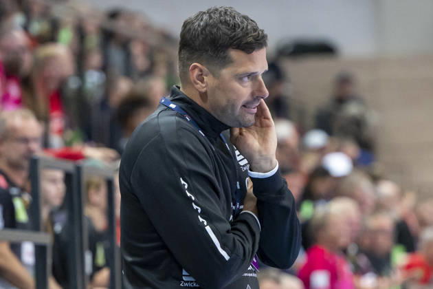 Alsco Handball Bundesliga Frauen, Saison 2026 2027 SV Union Halle-Neustadt vs.BSV Sachsen Zwickau Halle, Deutschland 09.September 2026: Im Bild:Trainer Norman Rentsch (Zwickau) Halle Saale SWH Arena Sachsen-Anhalt Deutschland