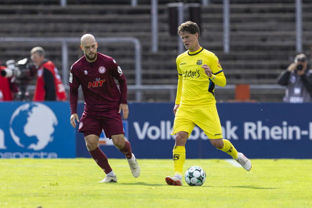3. Liga, Fortuna Köln - 1. FC Saarbrücken; 10.10.2026 Daniel Gleiber (1. FC Saarbrücken, 5), Adrian Stanilewicz (Fortuna Köln, 20). 3. Liga, Fortuna Köln - 1. FC Saarbrücken, 8. Spieltag, am 10.10.2026, Südstadion, Köln. DFB regulations prohibit any use of photographs as image sequences and or quasi-video Copyright: xBEAUTIFULxSPORTS Meuselx