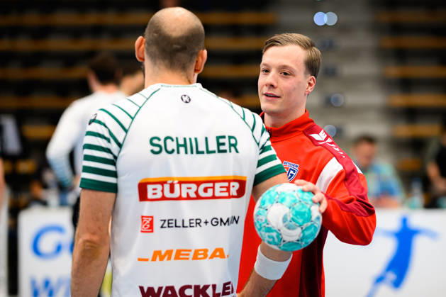 Goeppingen: HBL - 26 27 - Frisch Auf Goeppingen - SG BBM Bietigheim v.li. Marcel Schiller (Goeppingen), Till Hermann (Bietighiem) Goeppingen EWS Arena Baden-Württemberg Deutschland