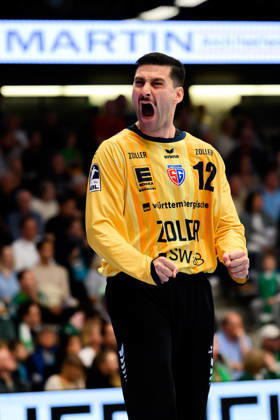 Goeppingen: HBL - 26 27 - Frisch Auf Goeppingen - SG BBM Bietigheim Torhueter Martin Tomovski (Bietigheim) Jubel Freude Emotion Goeppingen EWS Arena Baden-Württemberg Deutschland
