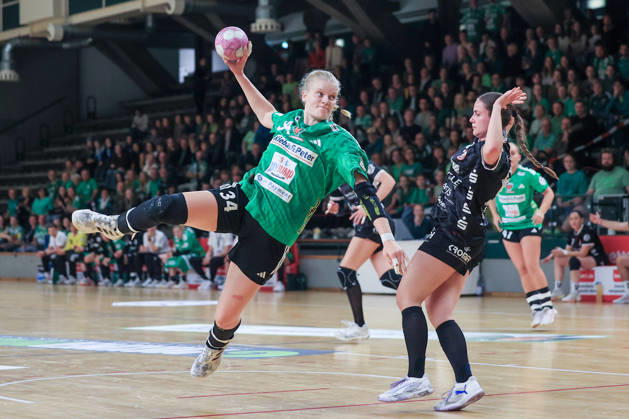 2026_10_10, Reinickendorfer Füchse Frauen-SG Nürtingen-Zizishausen, 5. Spieltag , 2. Bundesliga ,HBF,Handball, Sömmeringhalle Jonna Schaube (Reinickendorfer Füchse Frauen, 34) holt zum Torwurf aus Berlin Berlin Germany