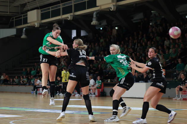 2026_10_10, Reinickendorfer Füchse Frauen-SG Nürtingen-Zizishausen, 5. Spieltag , 2. Bundesliga ,HBF,Handball, Sömmeringhalle Nomi In De Braekt (Reinickendorfer Füchse Frauen, 27) hat den ball geworfen Berlin Berlin Germany