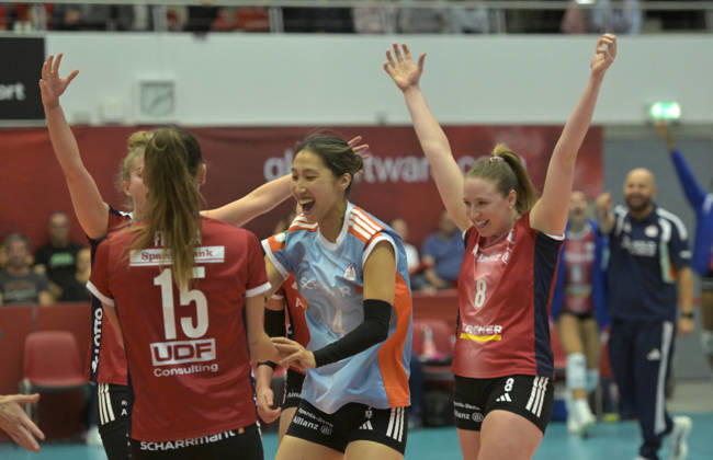 10.10.2026, Stuttgarter Jubel, re. Eleanor Holthaus, Volleyball, 1. Bundesliga, Dresdner SC - MTV Allianz Stuttgart, (c) Dresden