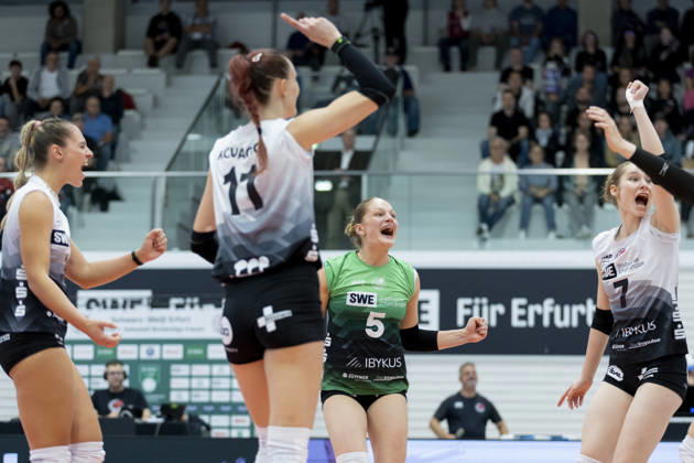 DEKRA 1. Bundesliga Frauen: Schwarz-Weiss Erfurt vs. Rote Raben Vilsbiburg; Erfurt; 10.10.2026 Jubel, von links, Lina-Marie Lieb ( 3; Schwarz-Weiss Erfurt), Isabel Petra KovaÄiÄ‡ ( 11; Schwarz-Weiss Erfurt), Lotte Goertz ( 5; Schwarz-Weiss Erfurt) und Teresa Ziegenbalg ( 7; Schwarz-Weiss Erfurt) DEKRA 1. Bundesliga Frauen: Schwarz-Weiss Erfurt vs. Rote Raben Vilsbiburg; Riethsporthalle Erfurt; 10.10.2026 Copyright: xBEAUTIFULxSPORTS Duehringx