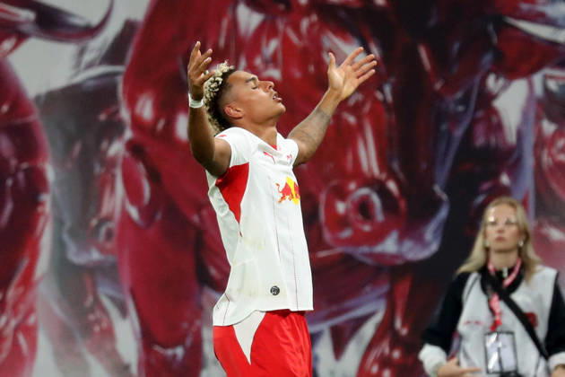 10.10.2026, xgox, Fussball 1.Bundesliga, RB Leipzig - Eintracht Frankfurt v.l. Torjubel nach dem Tor zum celebrating the goal celebrate 5:0 durch Antonio Nusa (RB Leipzig) (DFL DFB REGULATIONS PROHIBIT ANY USE OF PHOTOGRAPHS as IMAGE SEQUENCES and or QUASI-VIDEO) Leipzig