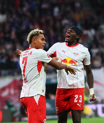 RB Leipzig - Frankfurt Bundesliga Leipzig, 10.10.2026, Red Bull Arena, Fussball, Bundesliga, Spieltag 5 , RB Leipzig vs. SG Eintracht Frankfurt , Tor für Leipzig zum5:0. Im Bild: Torschütze Antonio Nusa (7, RB Leipzig), und Castello Lukeba (23, RB Leipzig) Torjubel. ,