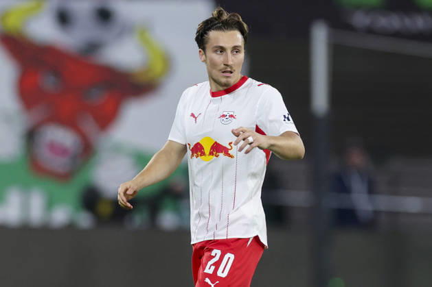 Rocco Reitz (RB Leipzig) gestikuliert waehrend des spiels der 1. Bundesliga zwischen RB Leipzig und Eintracht Frankfurt, Red Bull Arena am 10. October 2026 in Leipzig, Deutschland. (Foto von Marco Steinbrenner DeFodi Images) +++ Rocco Reitz (RB Leipzig) gestures during the Bundesliga match between RB Leipzig and Eintracht Frankfurt at Red Bull Arena on October 10, 2026 in Leipzig, Germany. (Photo by Marco Steinbrenner DeFodi Images) DFB DFL REGULATIONS PROHIBIT ANY USE OF PHOTOGRAPHS AS IMAGE SEQUENCES AND OR QUASI-VIDEO. (Photo by Marco Steinbrenner DeFodi Images) -