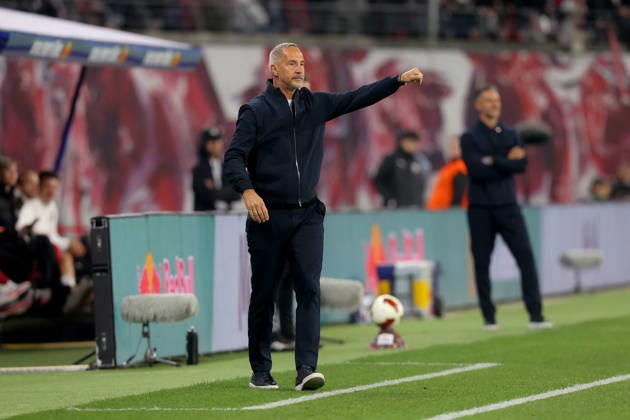 10.10.2026, xtgx, Fussball 1.Bundesliga, RB Leipzig - Eintracht Frankfurt v.l. Trainer Adolf Adi Hütter (Eintracht Frankfurt) (DFL DFB REGULATIONS PROHIBIT ANY USE OF PHOTOGRAPHS as IMAGE SEQUENCES and or QUASI-VIDEO) Leipzig