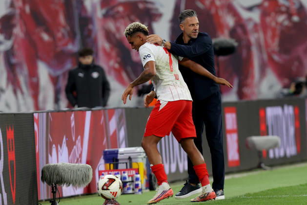 10.10.2026, xtgx, Fussball 1.Bundesliga, RB Leipzig - Eintracht Frankfurt v.l. Auswechslung Antonio Nusa (RB Leipzig) Trainer Coach Martin Demichelis (RB Leipzig) (DFL DFB REGULATIONS PROHIBIT ANY USE OF PHOTOGRAPHS as IMAGE SEQUENCES and or QUASI-VIDEO) Leipzig