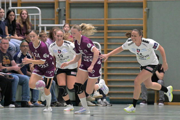 Charlotte Cholevova (TusSies Metzingen, 96) am Ball gegen Amalie Wulff Nielsen (SCM Ramnicu Valcea, 11) TusSies Metzingen vs. SCM Ramnicu Valcea, Handball, EHF, Europa Leauge Qualifikation Rueckspiel, Saison 2026 2027, 10.10.2026 TusSies Metzingen vs. SCM Ramnicu Valcea, Handball, EHF, Europa Leauge Qualifikation Rueckspiel, Saison 2026 2027, 10.10.2026 Metzingen Copyright: xEibner-Pressefotox EP_TBR