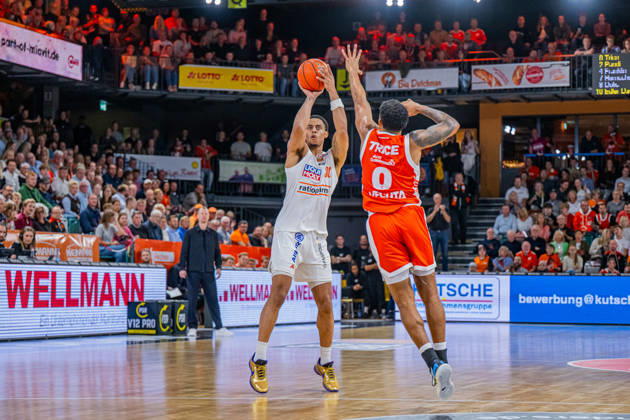 1. Basketball Bundesliga, easyCredit BBL, Saison 2026 2027, Herren, Hauptrunde, 5. Spieltag, 10.10.2026, RASTA Vechta - ratiopharm ulm Jaylen Sims ( 30 - ratiopharm ulm) beim Jumpshot Vechta RASTA Dome Niedersachsen Deutschland
