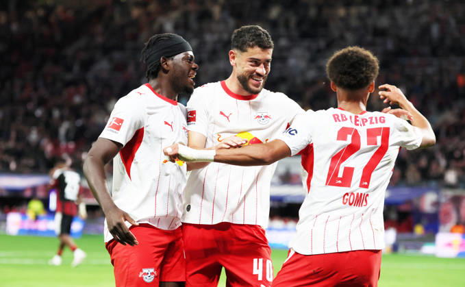 RB Leipzig - Frankfurt Bundesliga Leipzig, 10.10.2026, Red Bull Arena, Fußball, 1.Bundesliga, 5.Spieltag , RB Leipzig vs. SG Eintracht Frankfurt , Im Bild: Tor für RB Leipzig. Tidiam Gomis (27, RB Leipzig) trifft zum 6:0 und jubelt mit Castello Lukeba (23, RB Leipzig), Romulo (40, RB Leipzig). , Nur zur redaktionellen Nutzung. Only editorial use. , DFL DFB regulations prohibit any use of photographs as image sequences and or quasi-video. ,